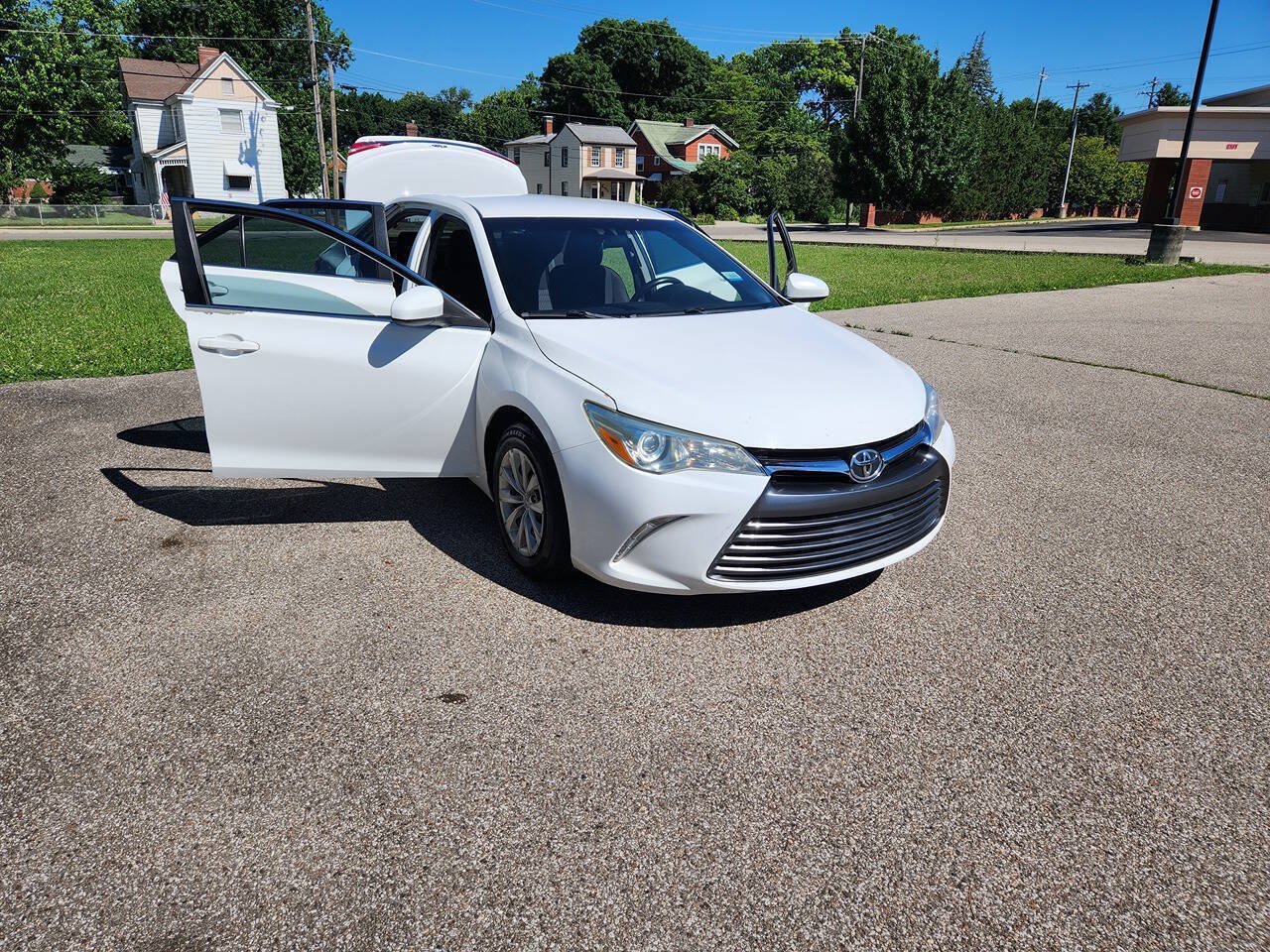 Used 2015 Toyota Camry LE FWD image 21