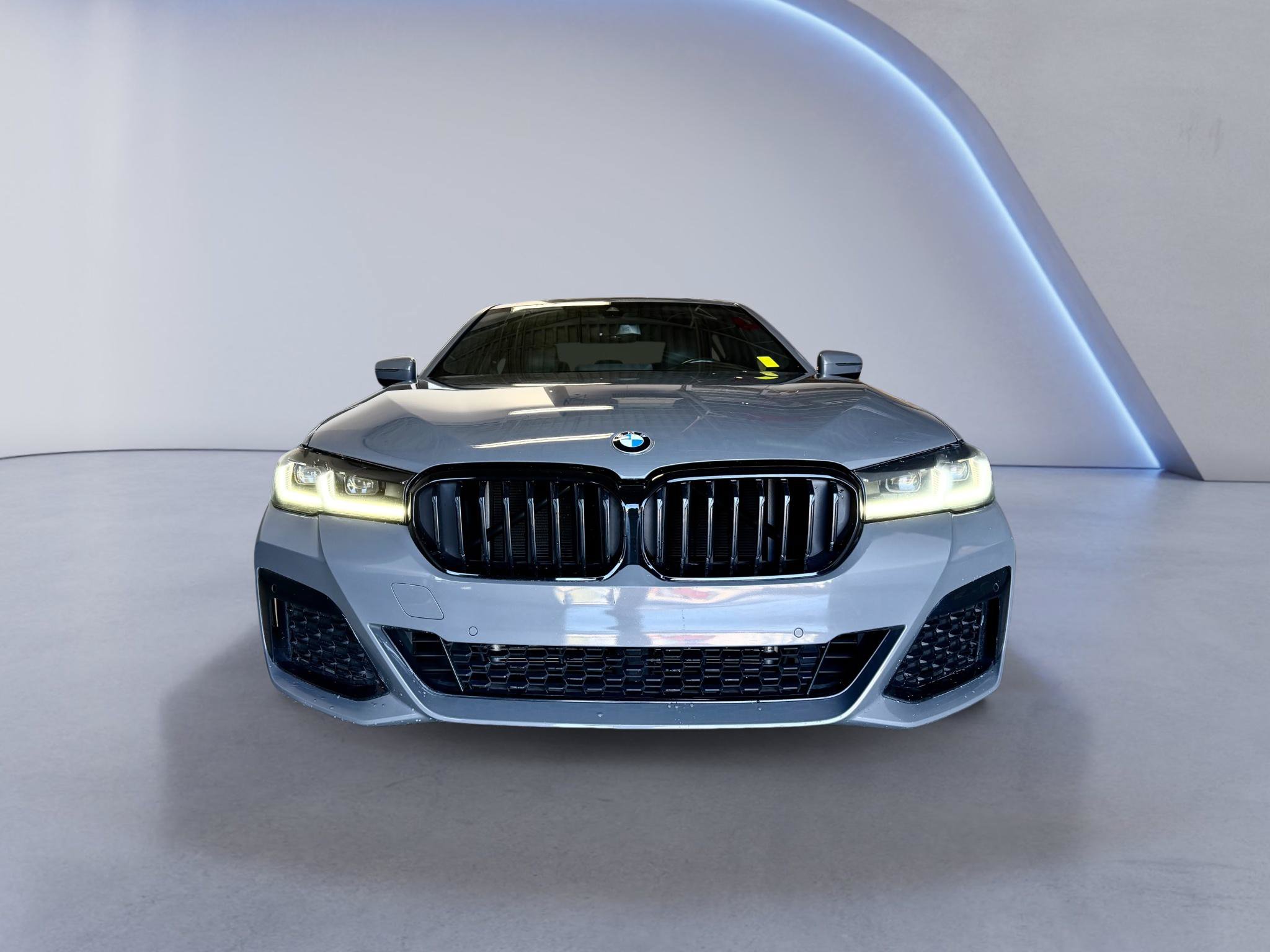 Used 2022 BMW 530i w/ M Sport Package RWD image 2