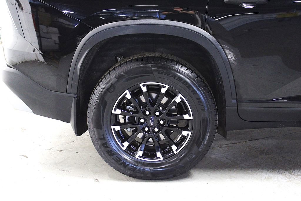 Used 2025 Chevrolet Traverse Z71 w/ LPO, Floor Liner Package AWD/4WD image 44