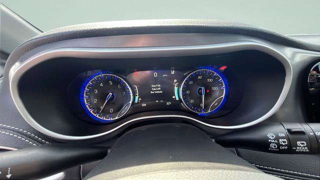 New 2026 Chrysler Pacifica Select AWD/4WD image 12