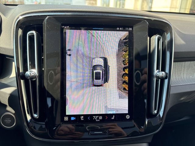 Used 2025 Volvo XC40 B5 Plus image 26