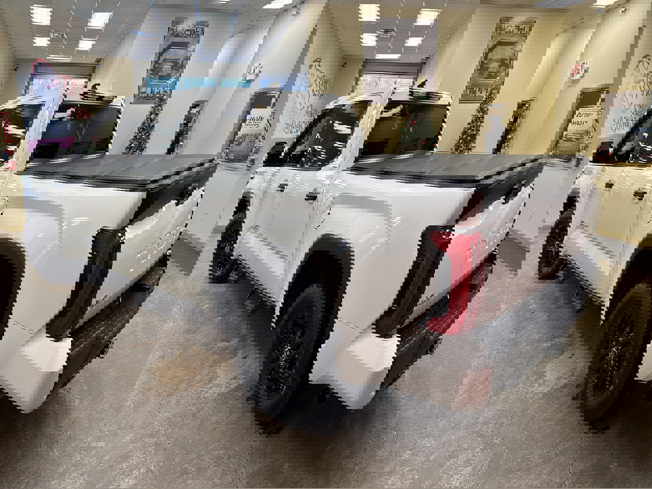 Used 2022 Toyota Tundra SR5 image 8