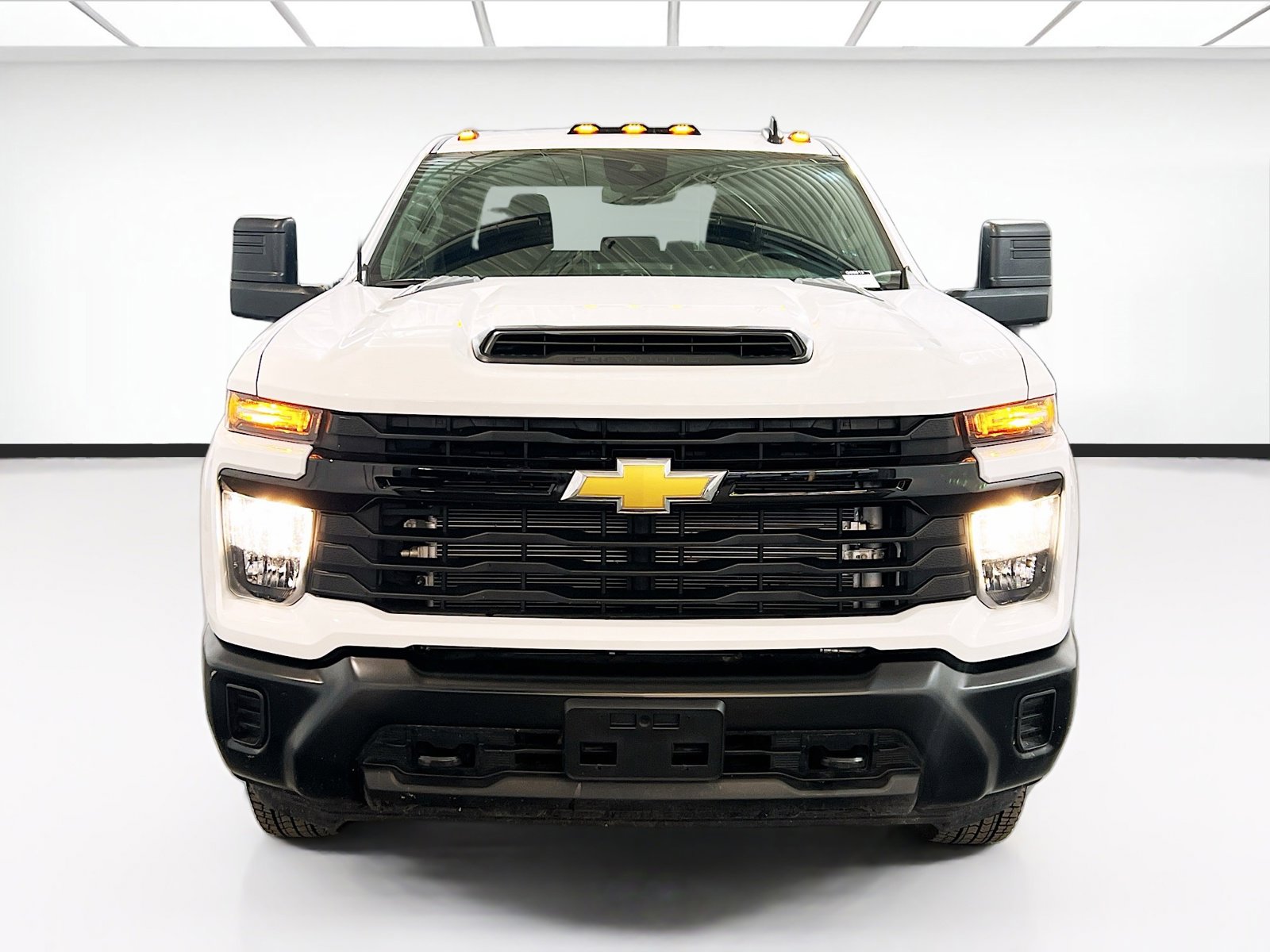 Used 2025 Chevrolet Silverado 3500 W/T image 2