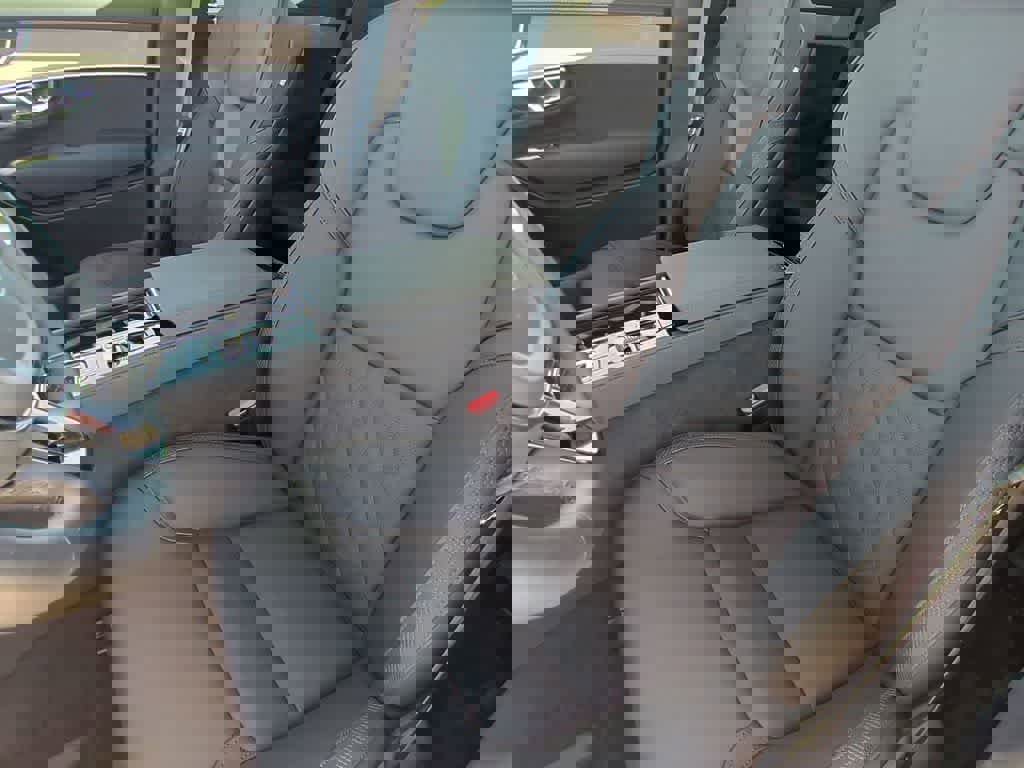 Certified 2025 Volvo XC90 B5 Core w/ Protection Package Premier image 14