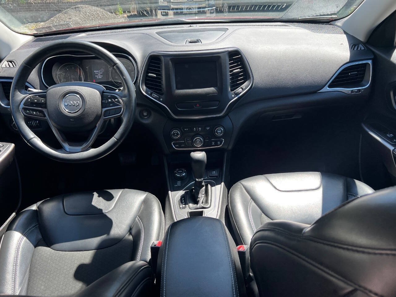 Used 2019 Jeep Cherokee Latitude Plus w/ Cold Weather Group AWD/4WD image 12