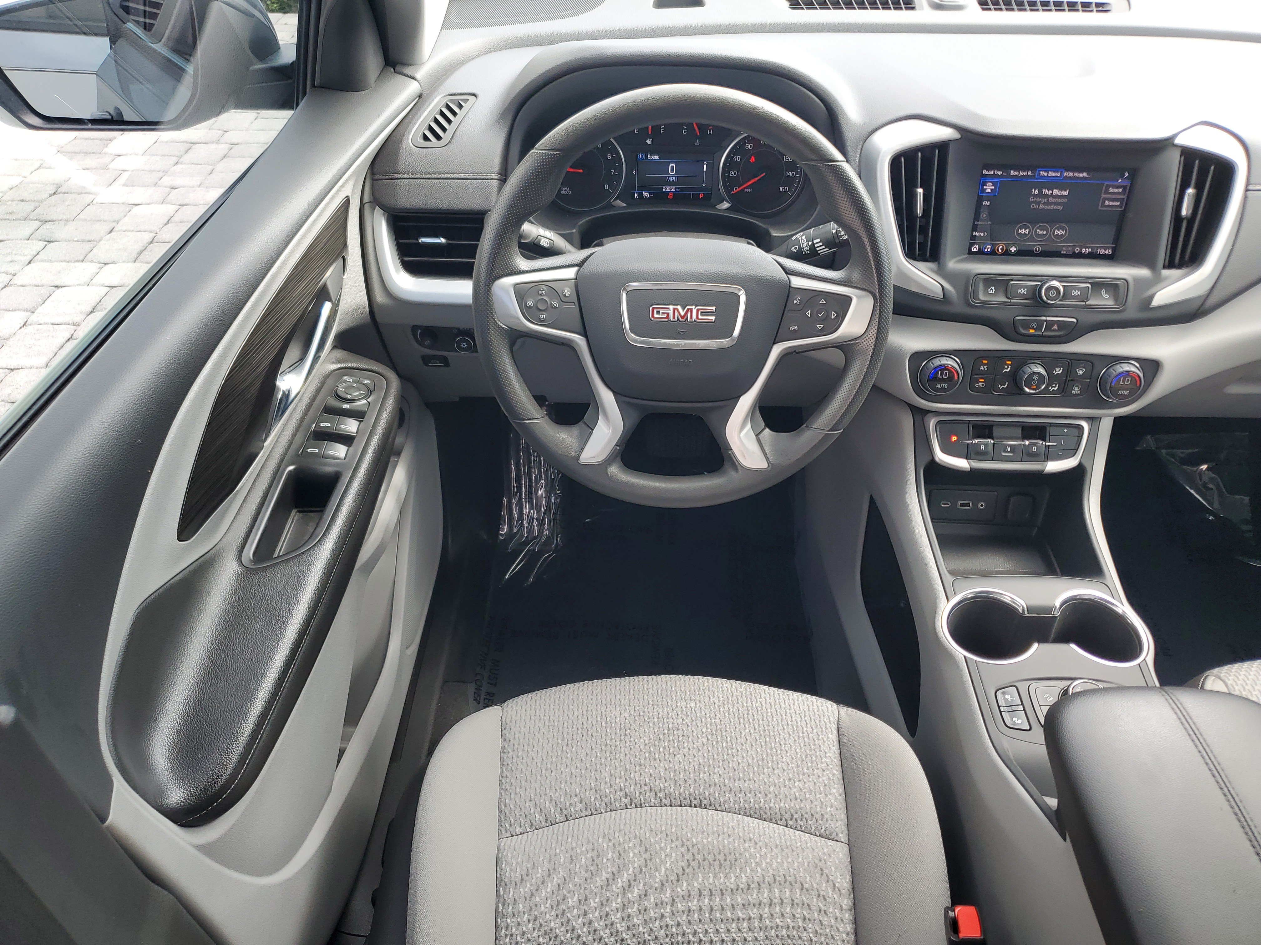 Used 2024 GMC Terrain SLE w/ Driver Convenience Package FWD image 16