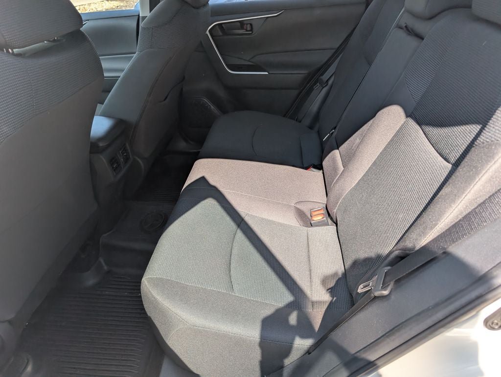 Used 2025 Toyota RAV4 LE AWD/4WD image 4