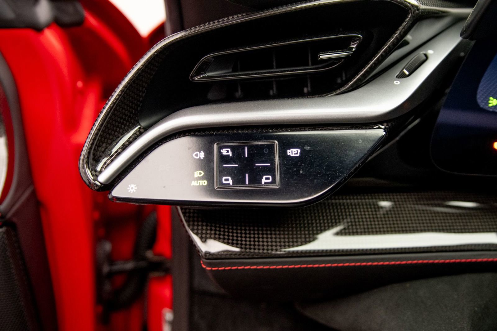 Used 2022 Ferrari SF90 Spider image 37