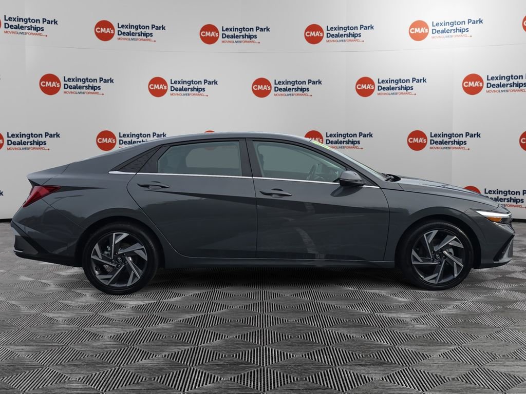 Certified 2025 Hyundai Elantra Limited image 8