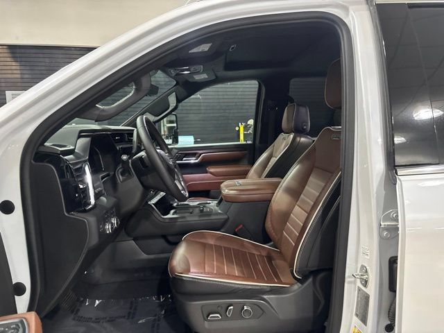 Used 2024 GMC Sierra 3500 Denali Ultimate AWD/4WD image 13