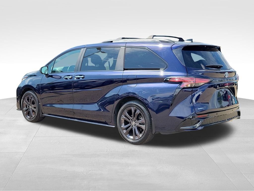 Used 2025 Toyota Sienna XSE FWD image 4