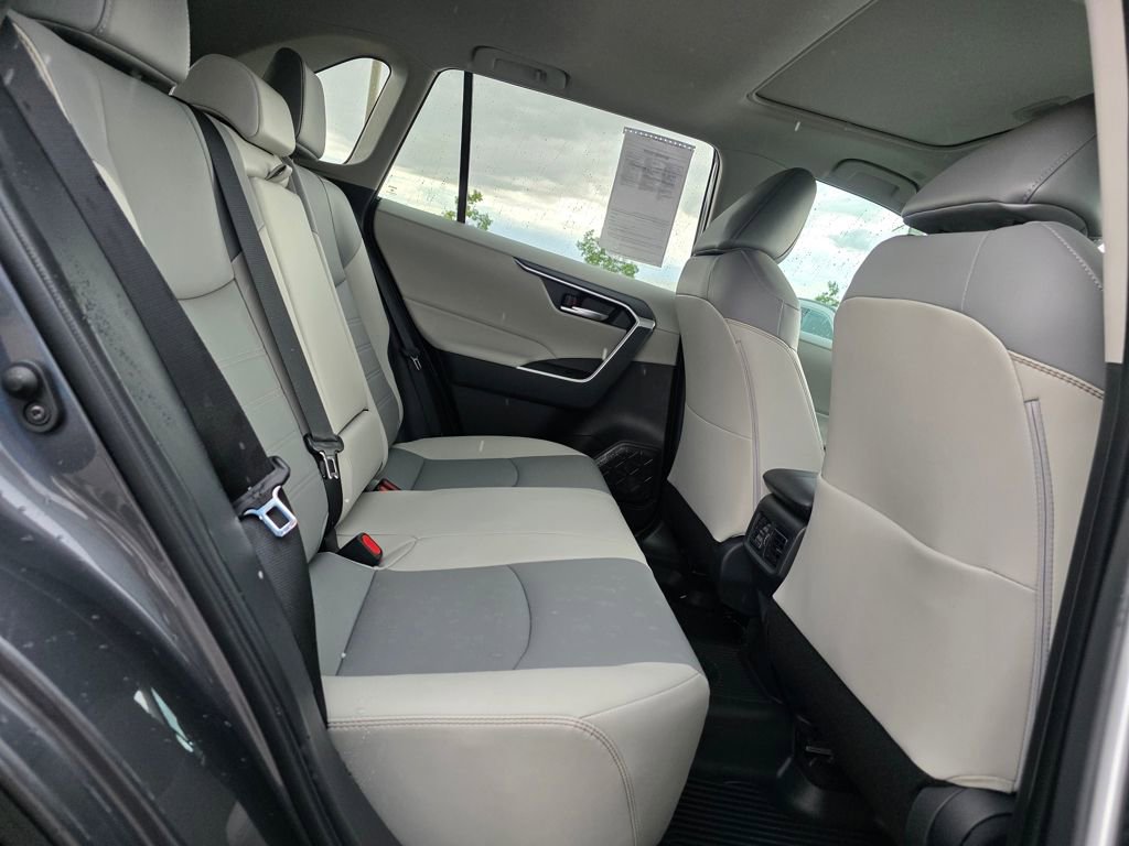 Used 2025 Toyota RAV4 XLE Premium image 30
