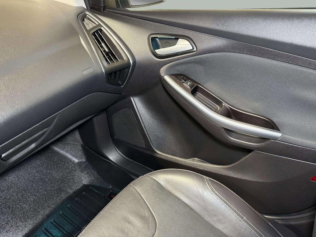 Used 2013 Ford Focus Titanium w/ Titanium Handling Pkg image 21