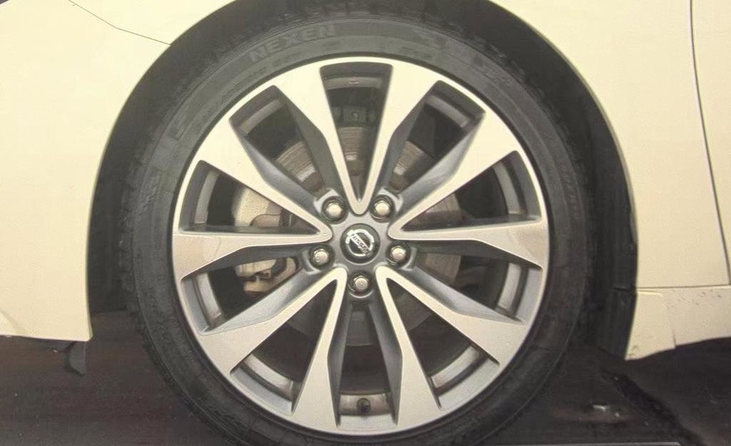 Used 2021 Nissan Maxima Platinum w/ Sport Mat Group FWD image 6