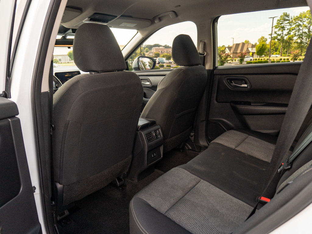 Used 2024 Nissan Rogue SV FWD image 13