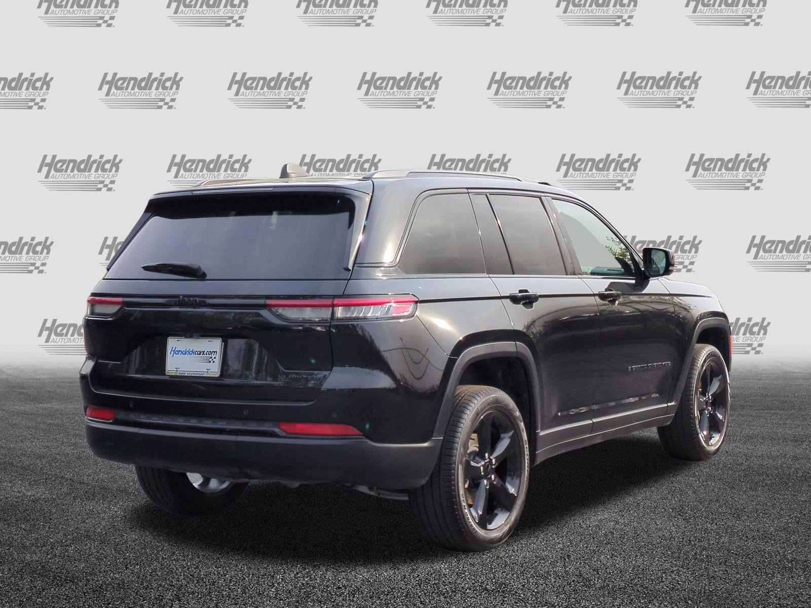 Used 2025 Jeep Grand Cherokee Limited w/ Black Appearance Package RWD image 10
