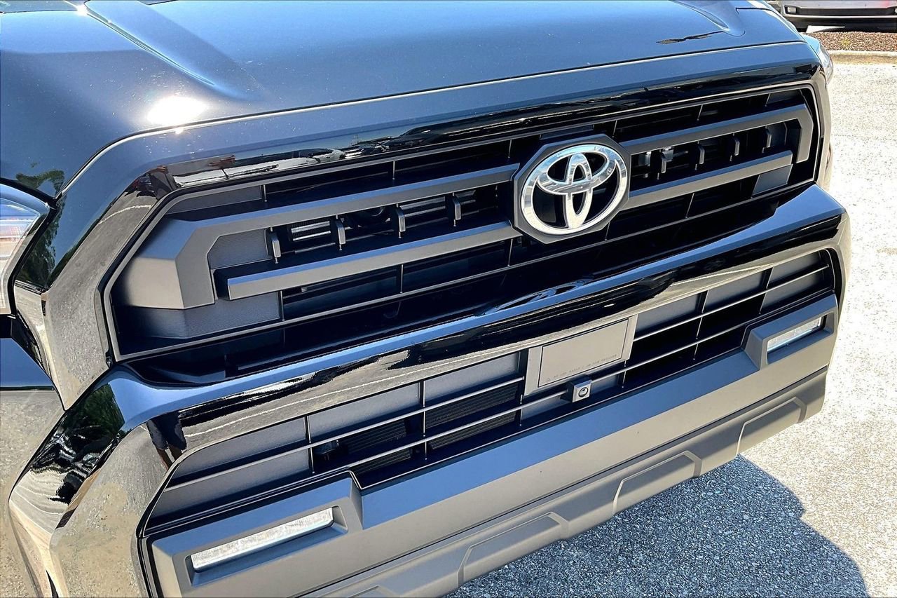 Used 2025 Toyota 4Runner SR5 AWD/4WD image 32