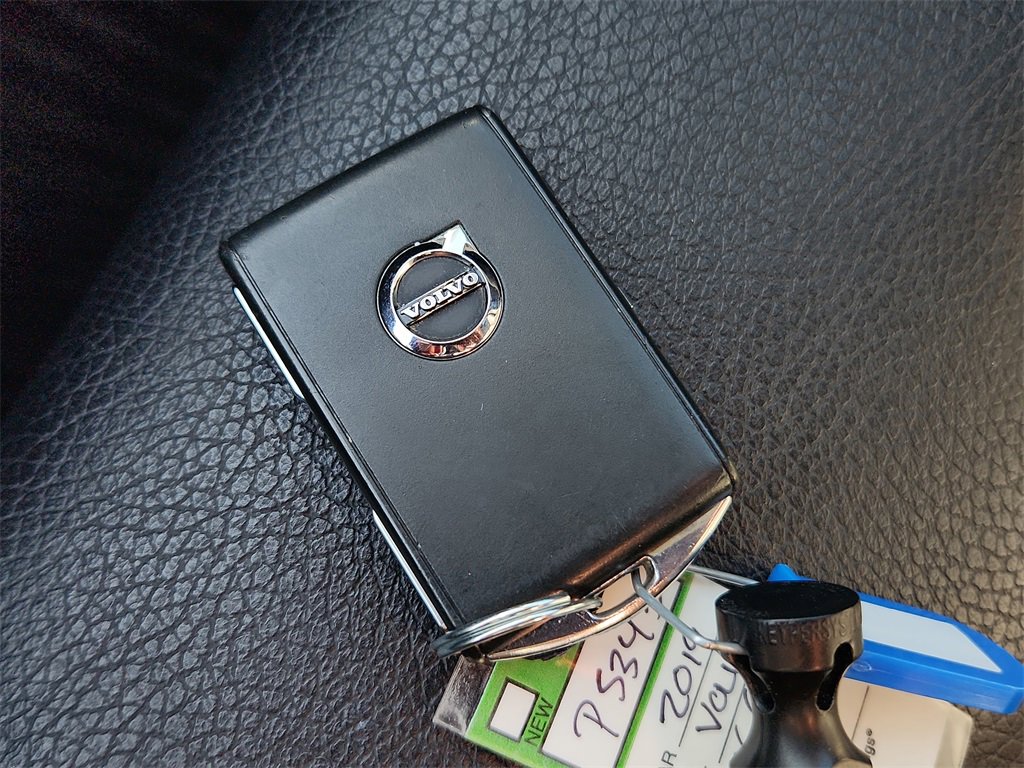 Used 2019 Volvo XC90 T6 Momentum w/ Advanced Package image 31