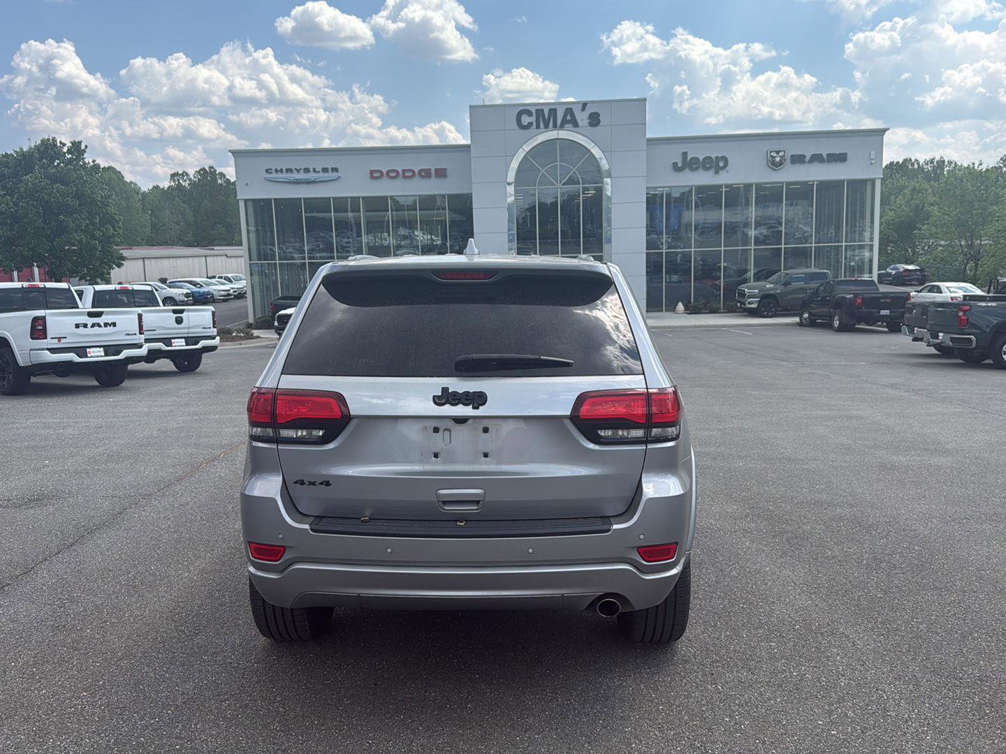 Used 2019 Jeep Grand Cherokee Altitude AWD/4WD image 7
