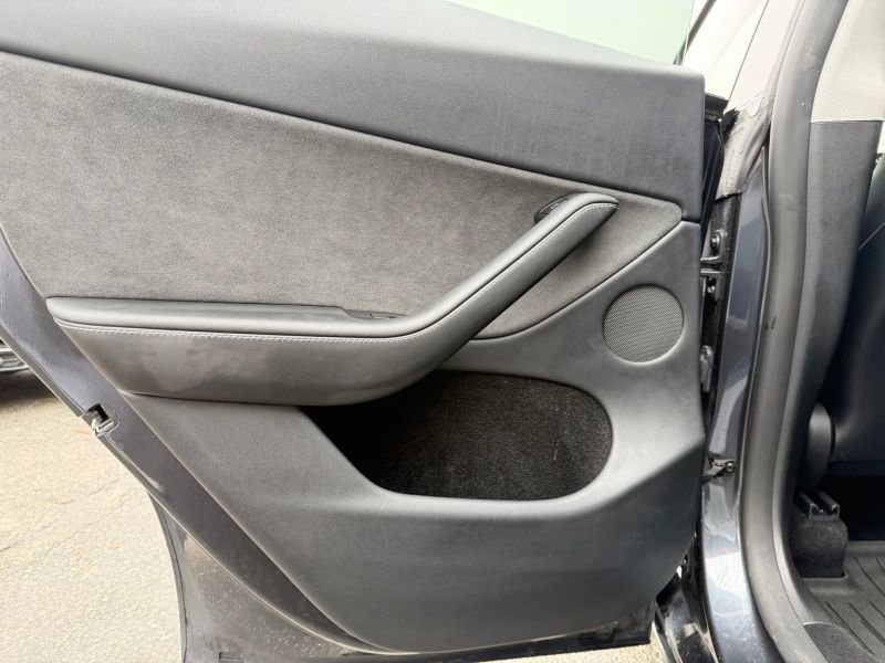 Used 2024 Tesla Model Y Long Range image 13