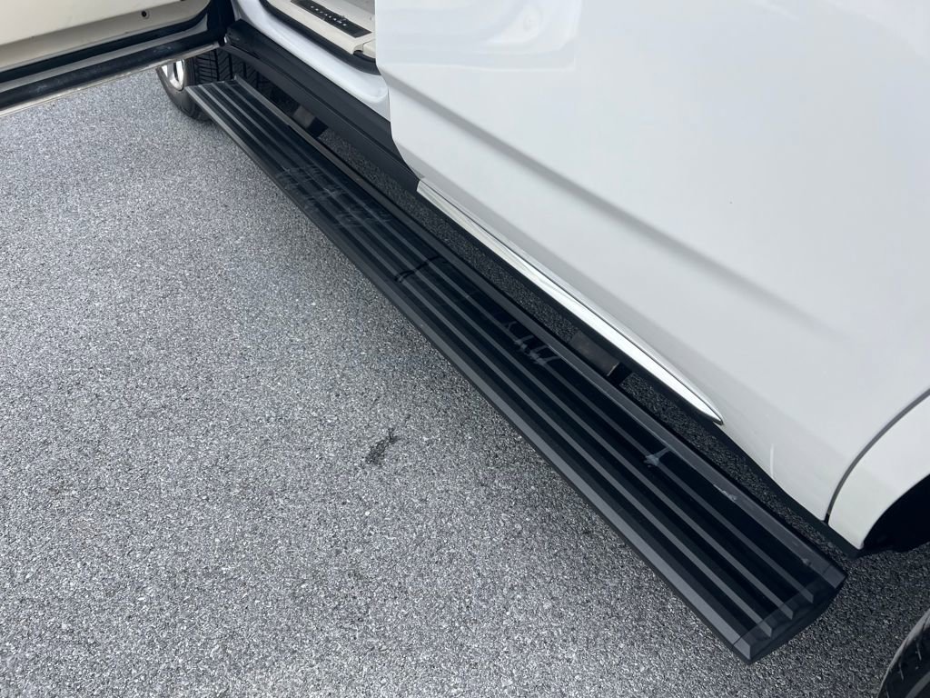 Used 2022 Cadillac Escalade Premium Luxury Platinum image 11