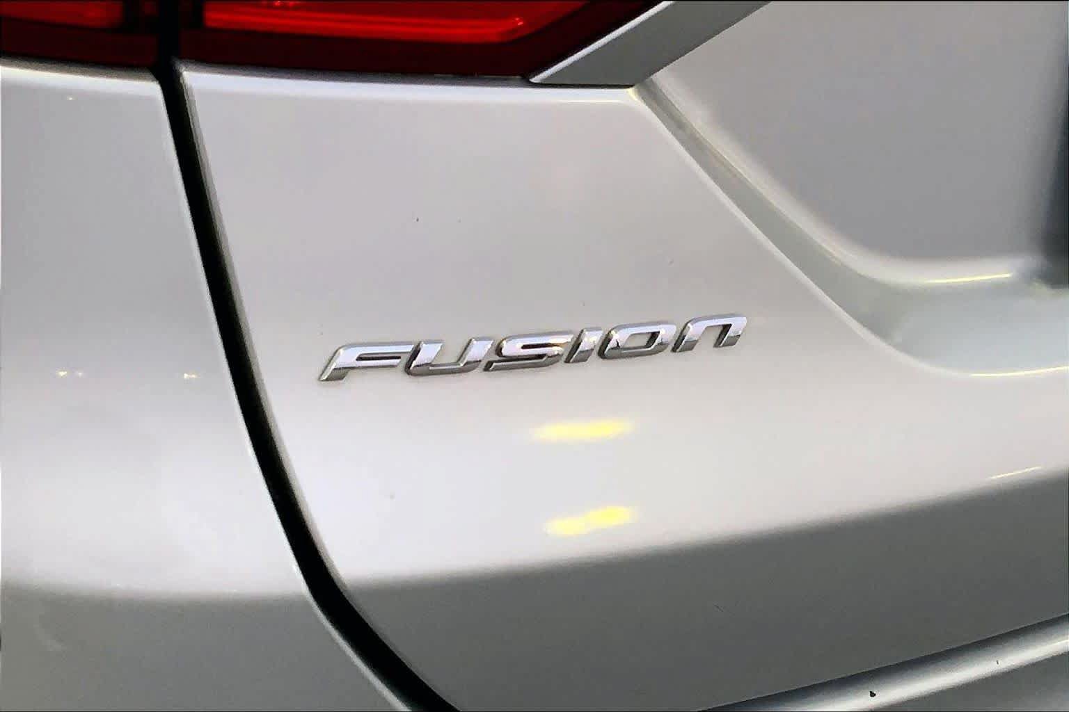 Used 2016 Ford Fusion SE w/ Equipment Group 202A FWD image 30