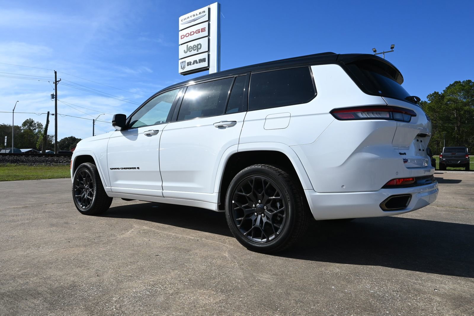 New 2025 Jeep Grand Cherokee L Summit w/ Obsidian Package image 3