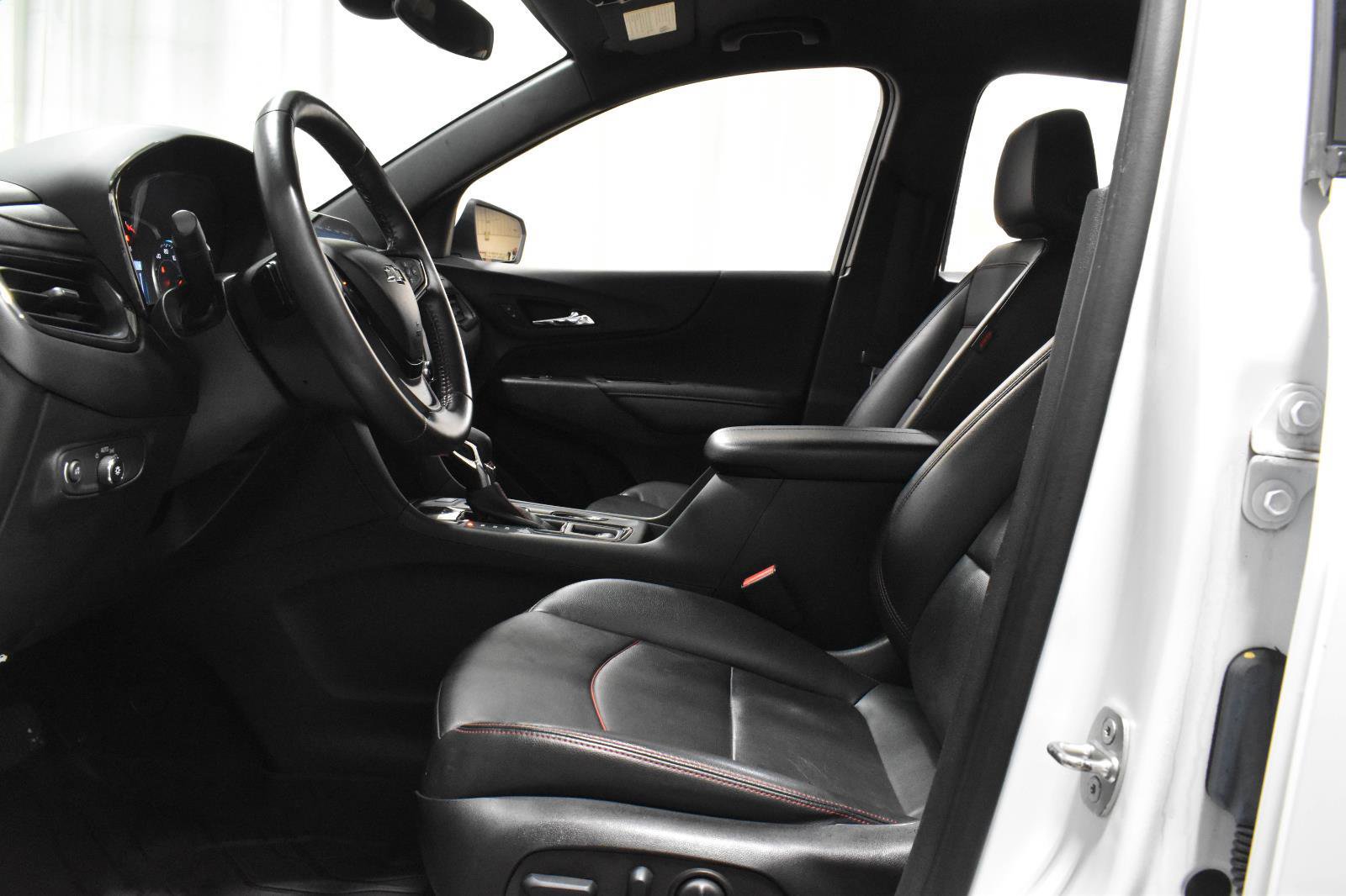 Used 2022 Chevrolet Equinox RS w/ RS Leather Package image 5