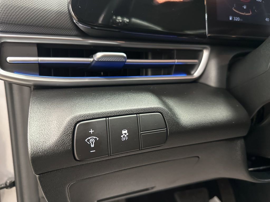 Used 2025 Hyundai Elantra SEL image 11