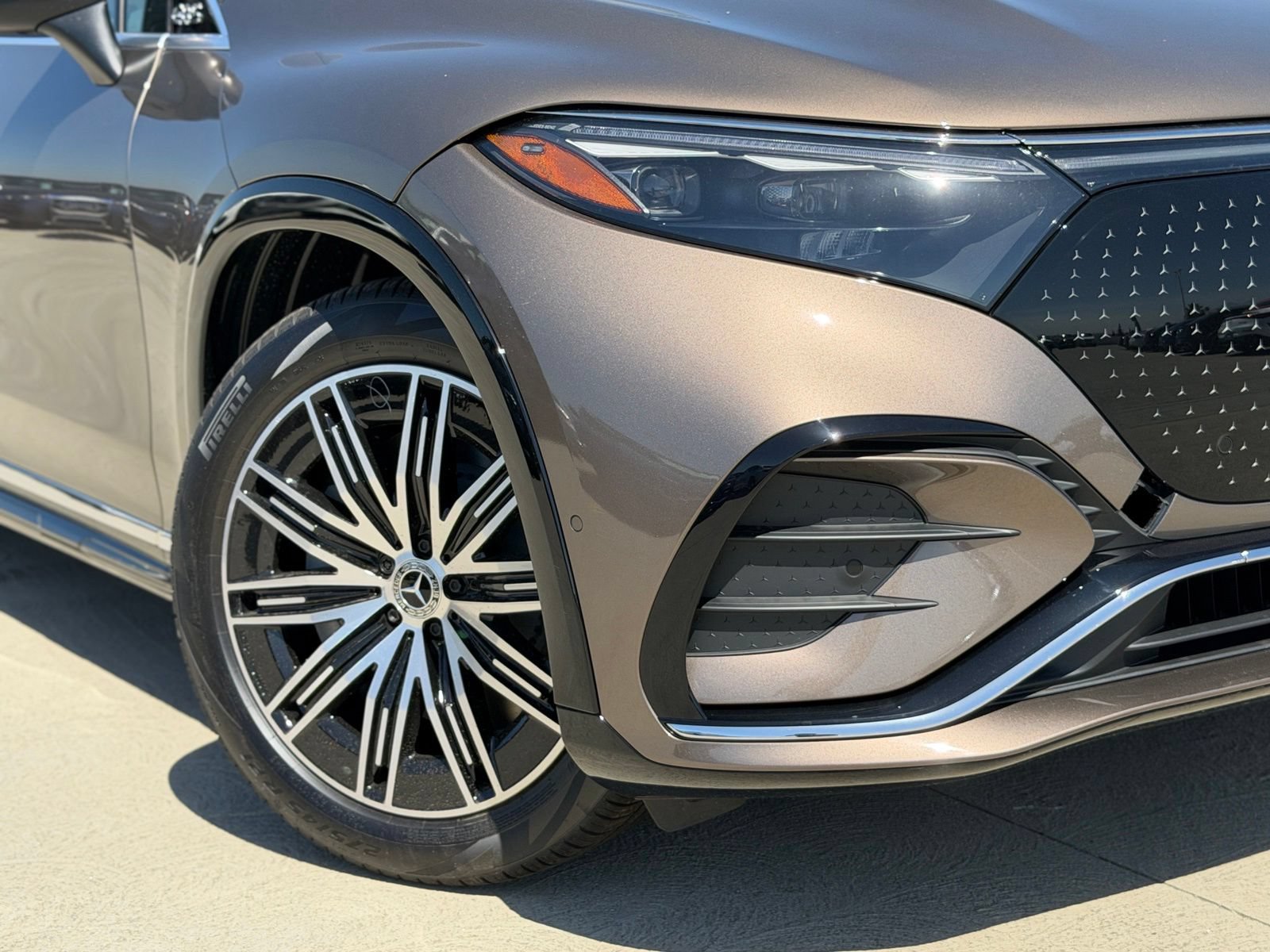 New 2026 Mercedes-Benz EQS 400 4MATIC SUV image 4