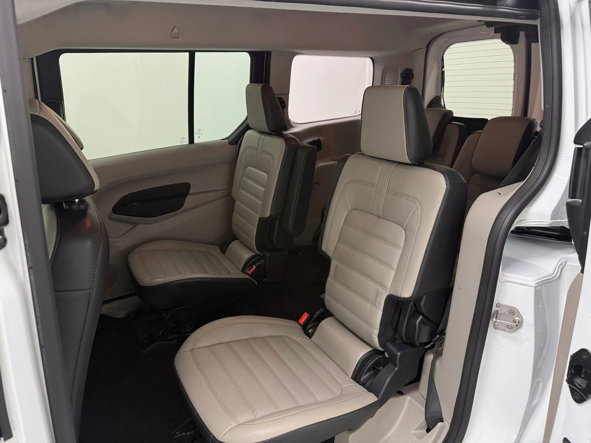 Used 2023 Ford Transit Connect XLT image 16