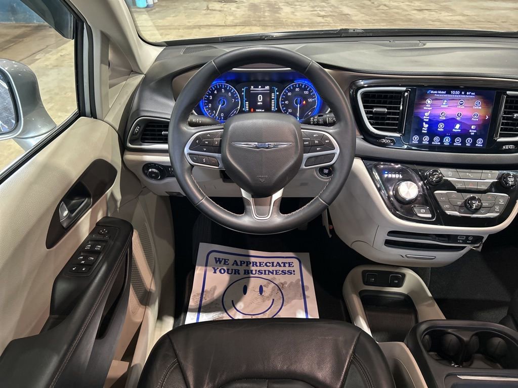 Used 2017 Chrysler Pacifica Touring-L image 27