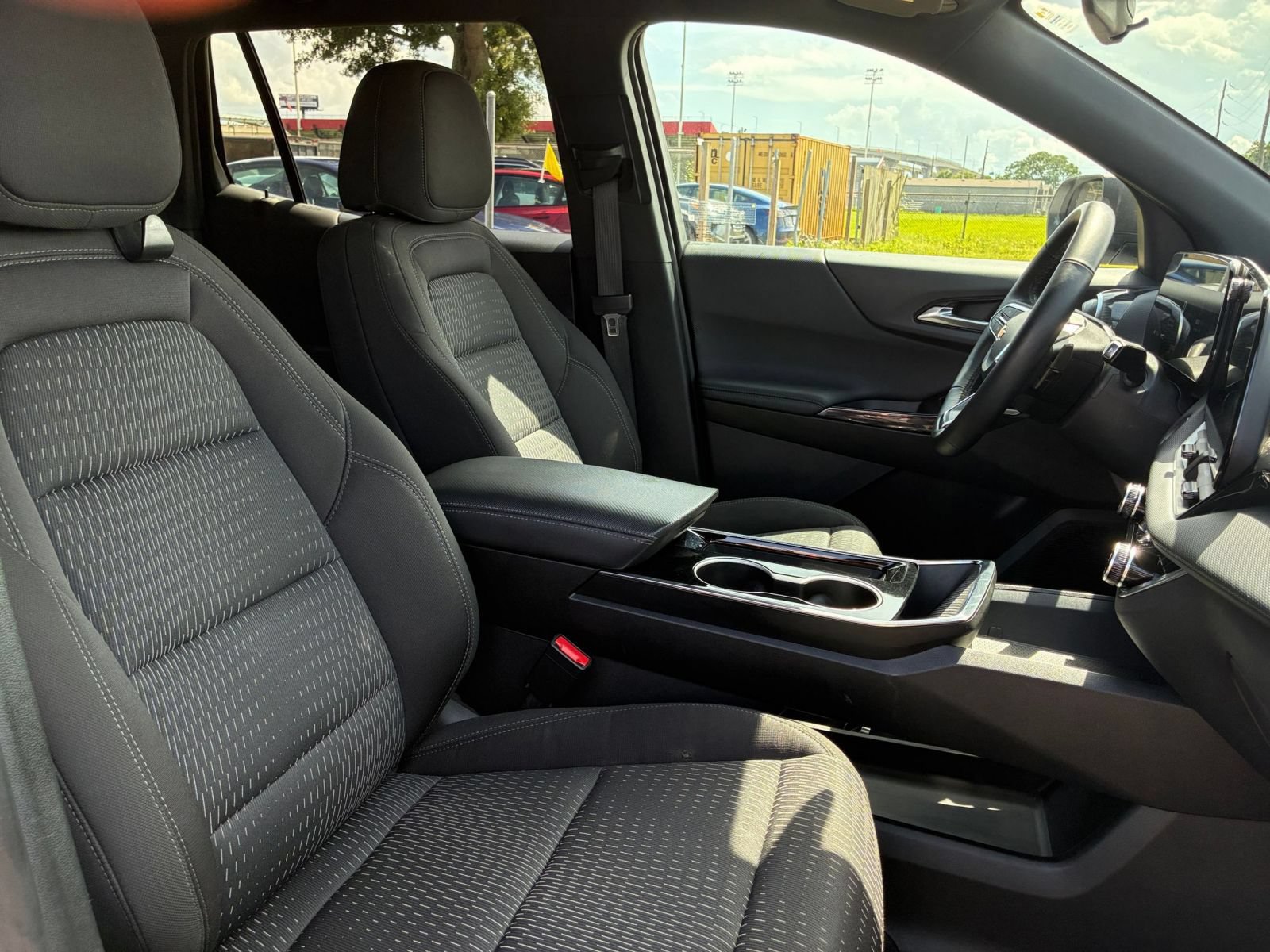 Used 2025 Chevrolet Equinox LT AWD/4WD image 33