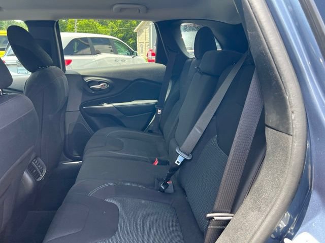 Used 2020 Jeep Cherokee Latitude FWD image 16