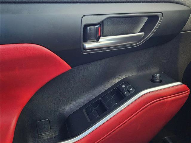 Used 2023 Toyota Highlander XSE image 6