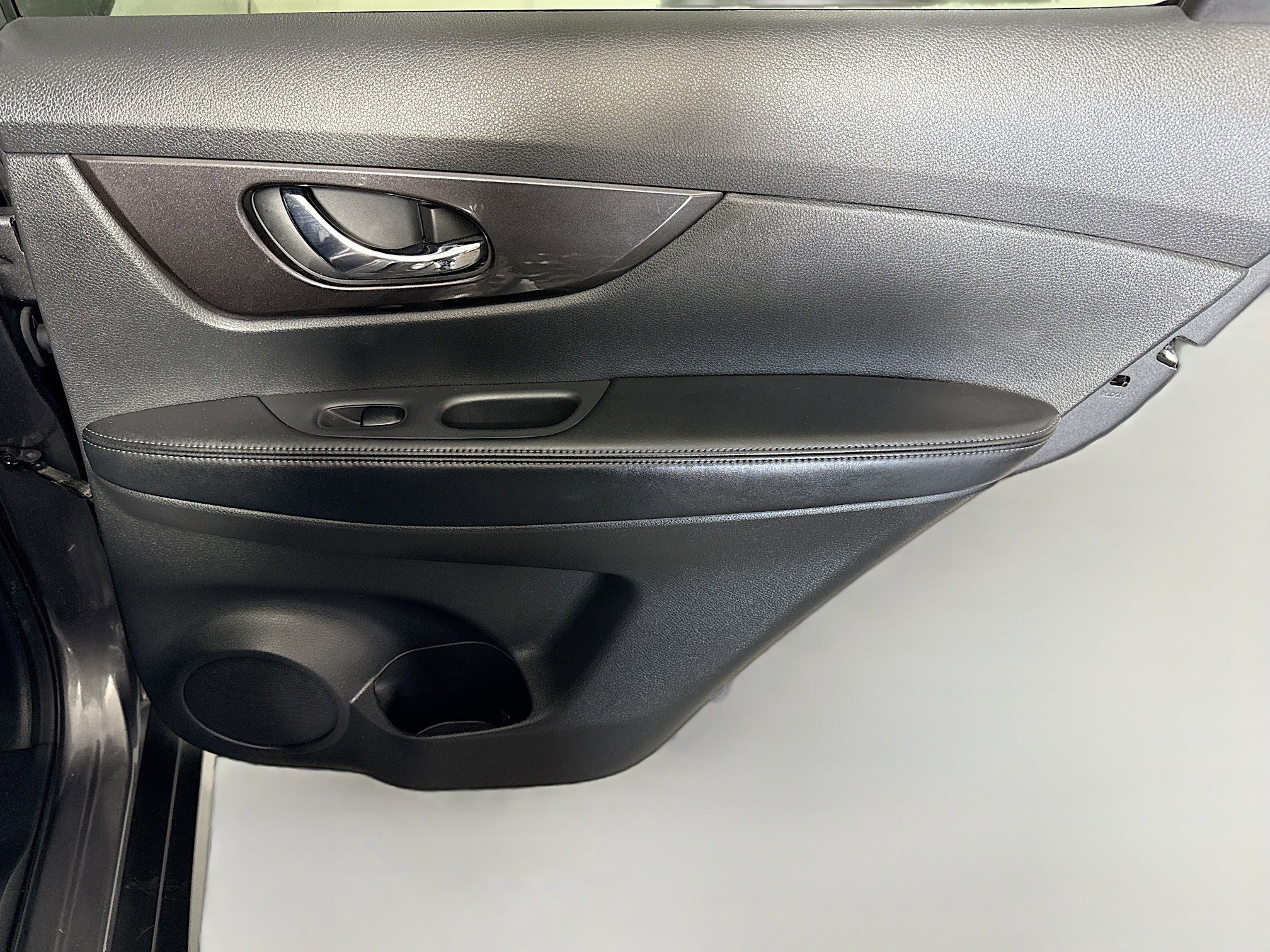 Used 2019 Nissan Rogue SV image 28