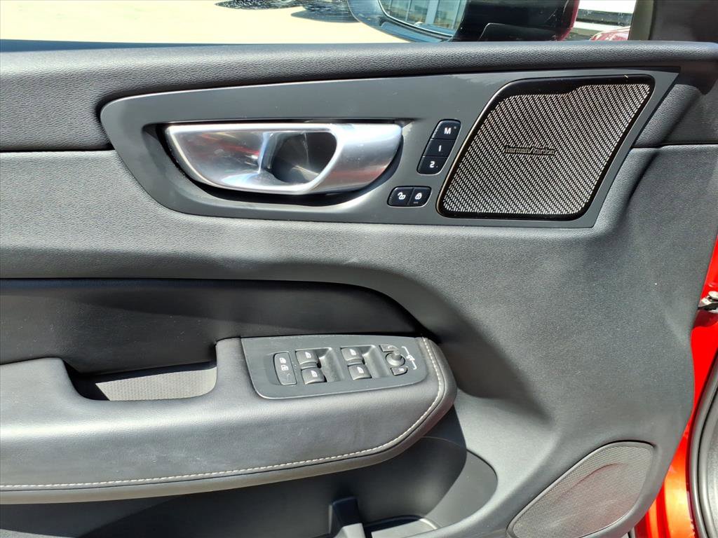 Used 2024 Volvo XC60 B5 Ultimate w/ Climate Package AWD/4WD image 14