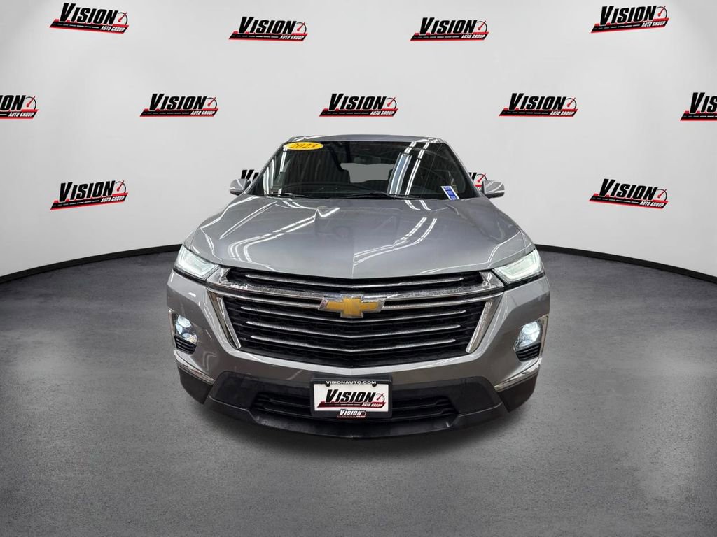 Used 2023 Chevrolet Traverse LT image 2