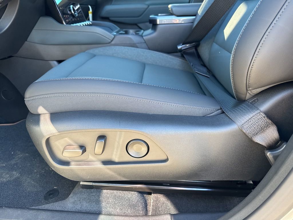 New 2026 GMC Terrain AT4 w/ LPO, Black Badging Package image 19