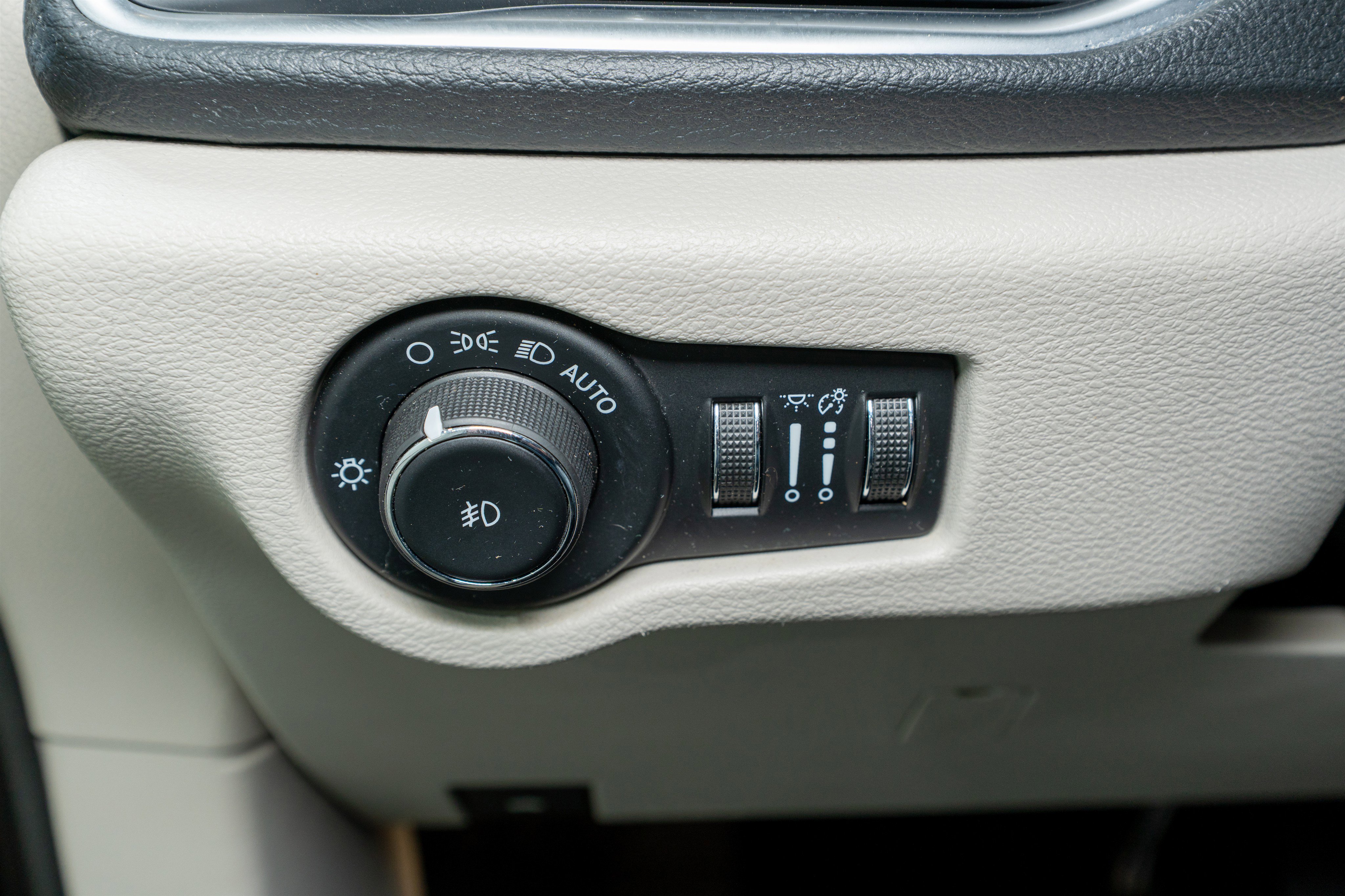 Used 2020 Chrysler Pacifica Limited image 30