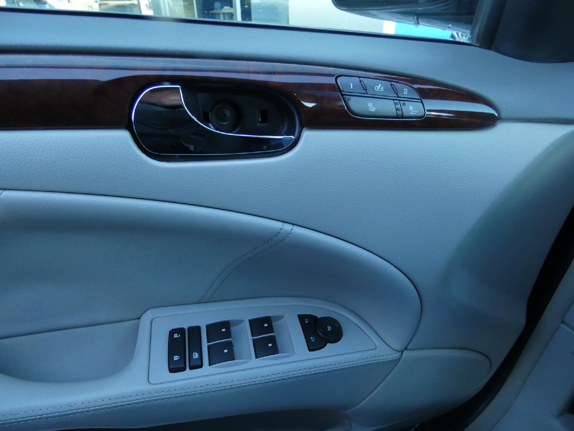 Used 2011 Buick Lucerne CXL image 19