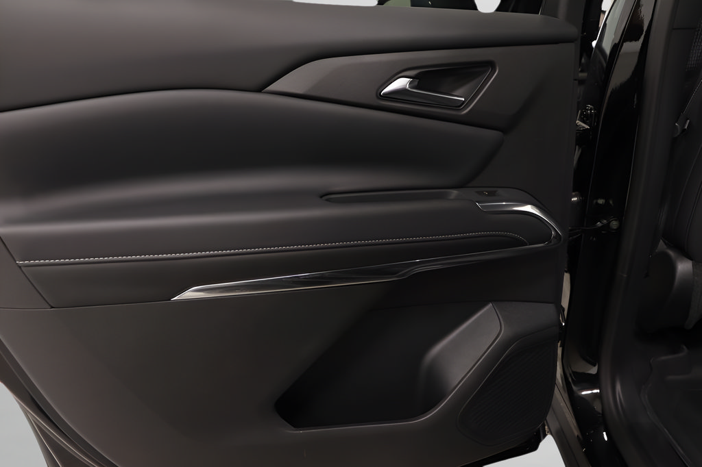 New 2027 Chevrolet Traverse LT w/ Midnight/Sport Edition FWD image 24