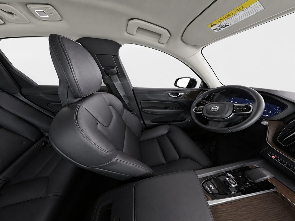 Certified 2024 Volvo XC60 B5 Plus w/ Protection Package Premier AWD/4WD image 10
