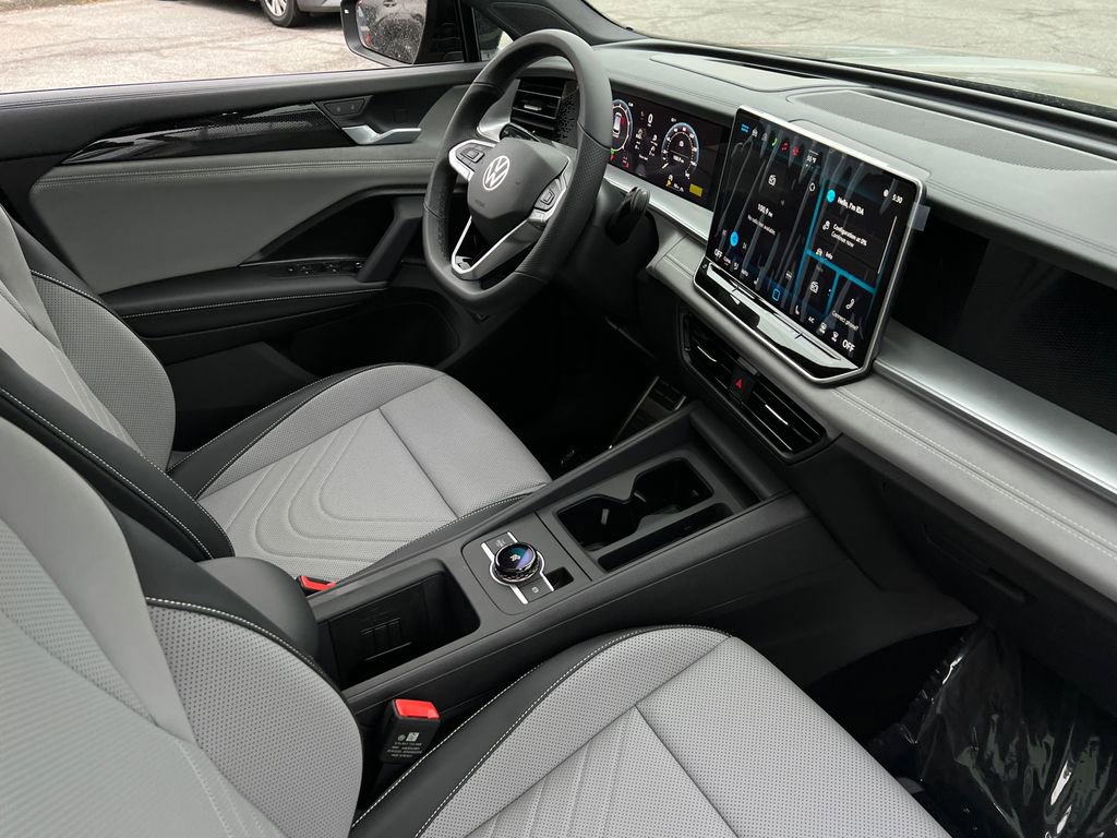 New 2026 Volkswagen Tiguan SE R-Line image 11