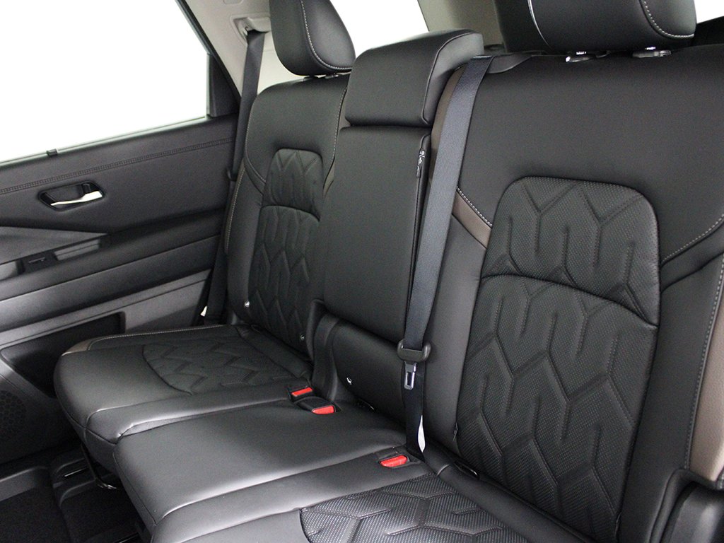 New 2026 Nissan Pathfinder Platinum FWD image 18