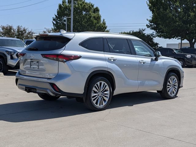 Certified 2025 Toyota Highlander Platinum AWD/4WD image 6