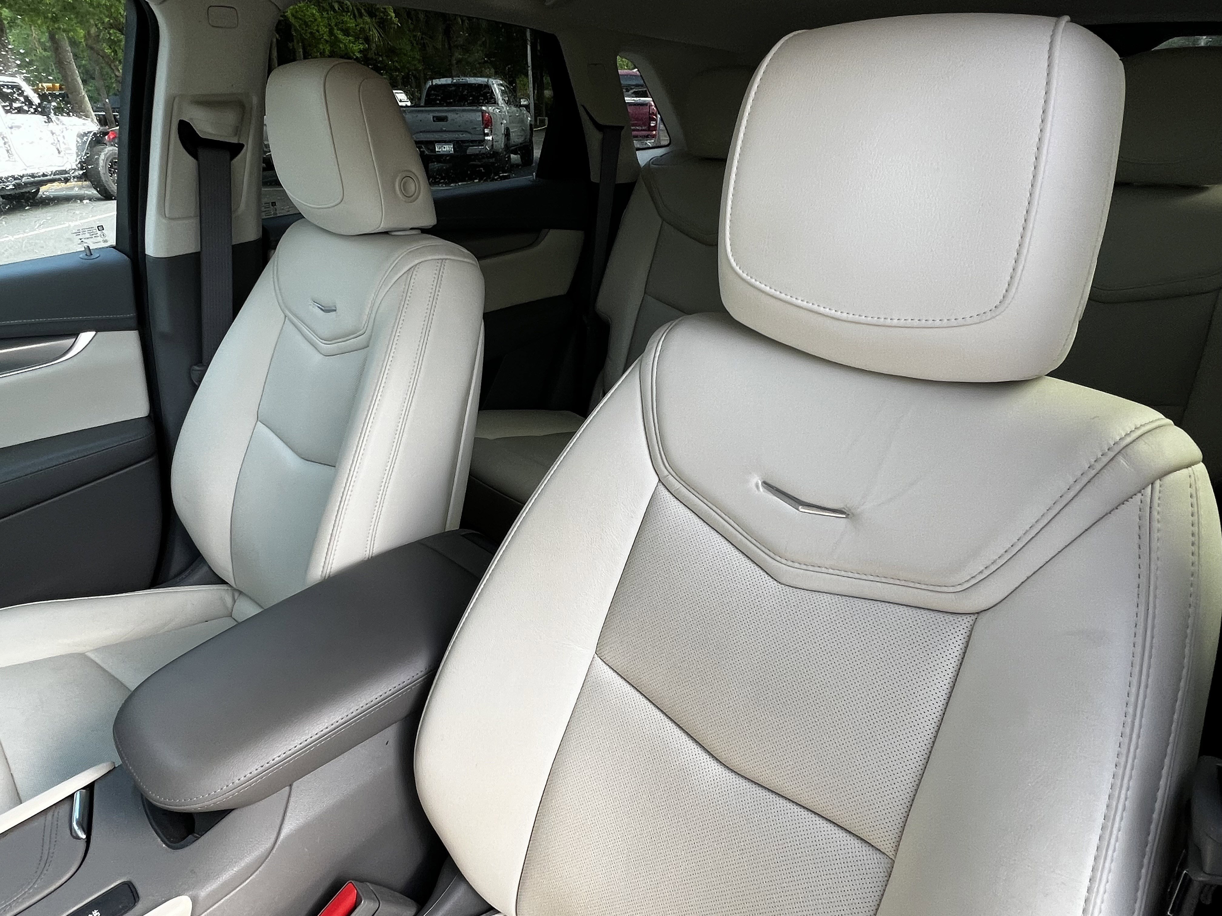 Used 2017 Cadillac XT5 Luxury w/ Driver Awareness Package FWD image 18