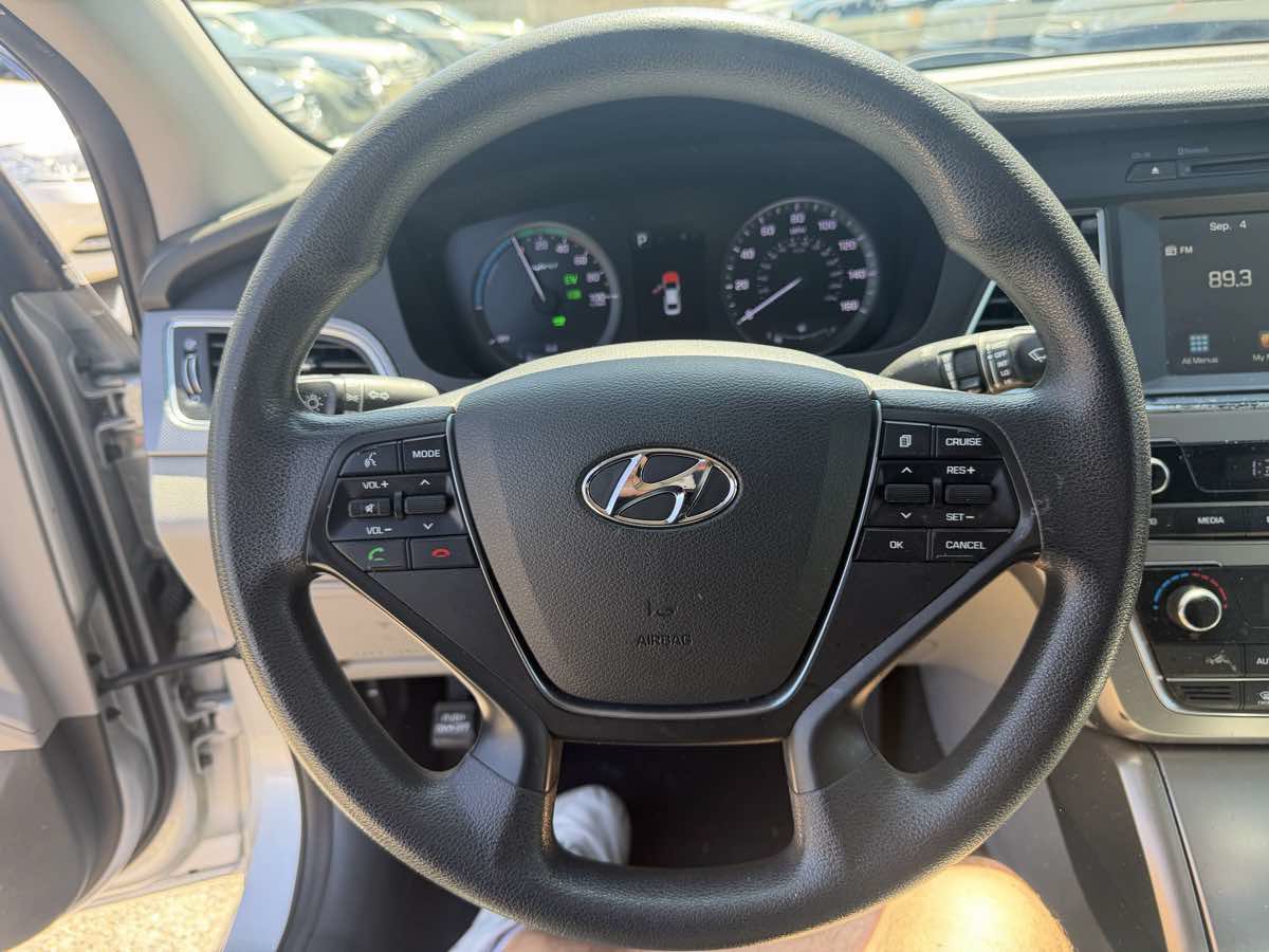 Used 2017 Hyundai Sonata SE FWD image 18