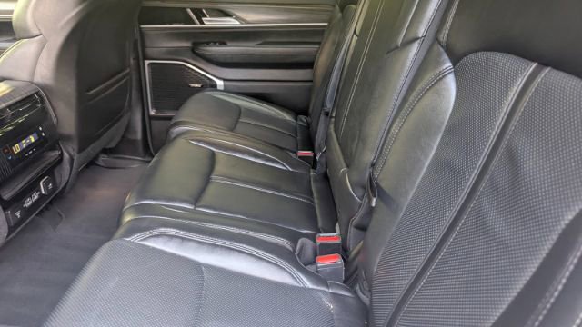 Used 2023 Jeep Wagoneer L Series II image 21