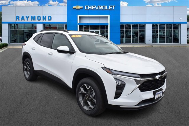 New 2025 Chevrolet Trax LT w/ Sunroof Package